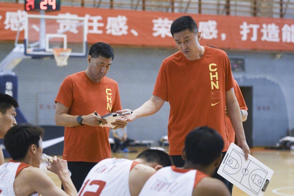 影片经过模仿，在运用60年代欧洲影片常用的折射光效之外，还在单纯的动作里增加了一个镜头。
